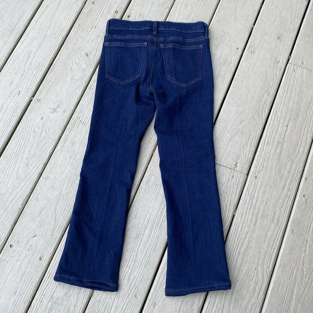 Ann Taylor - Woman’s dark denim (the slim boot) low rise crop jeans, Size: 0P